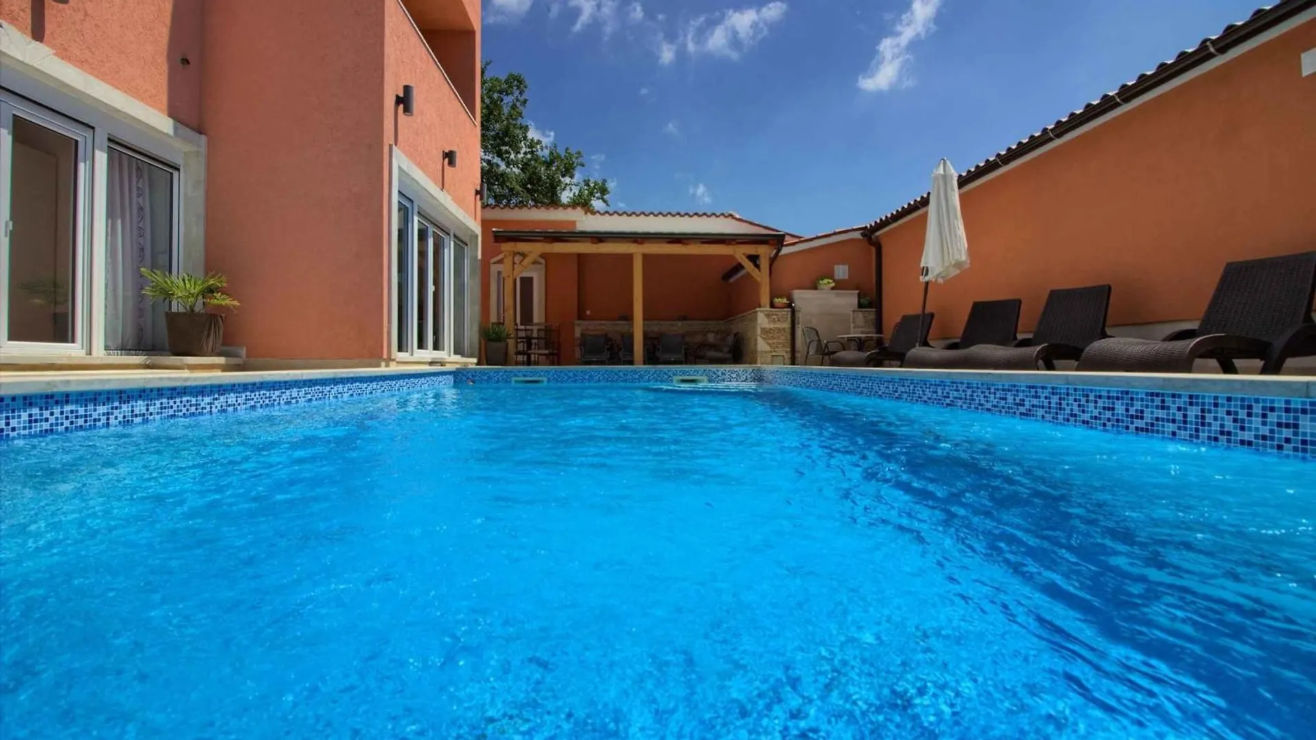 Ferienhaus Mit Privatpool Fuer 14 Personen Ca 360 Qm In Medulin, Istrien Suedkueste Von Istrien Croatia