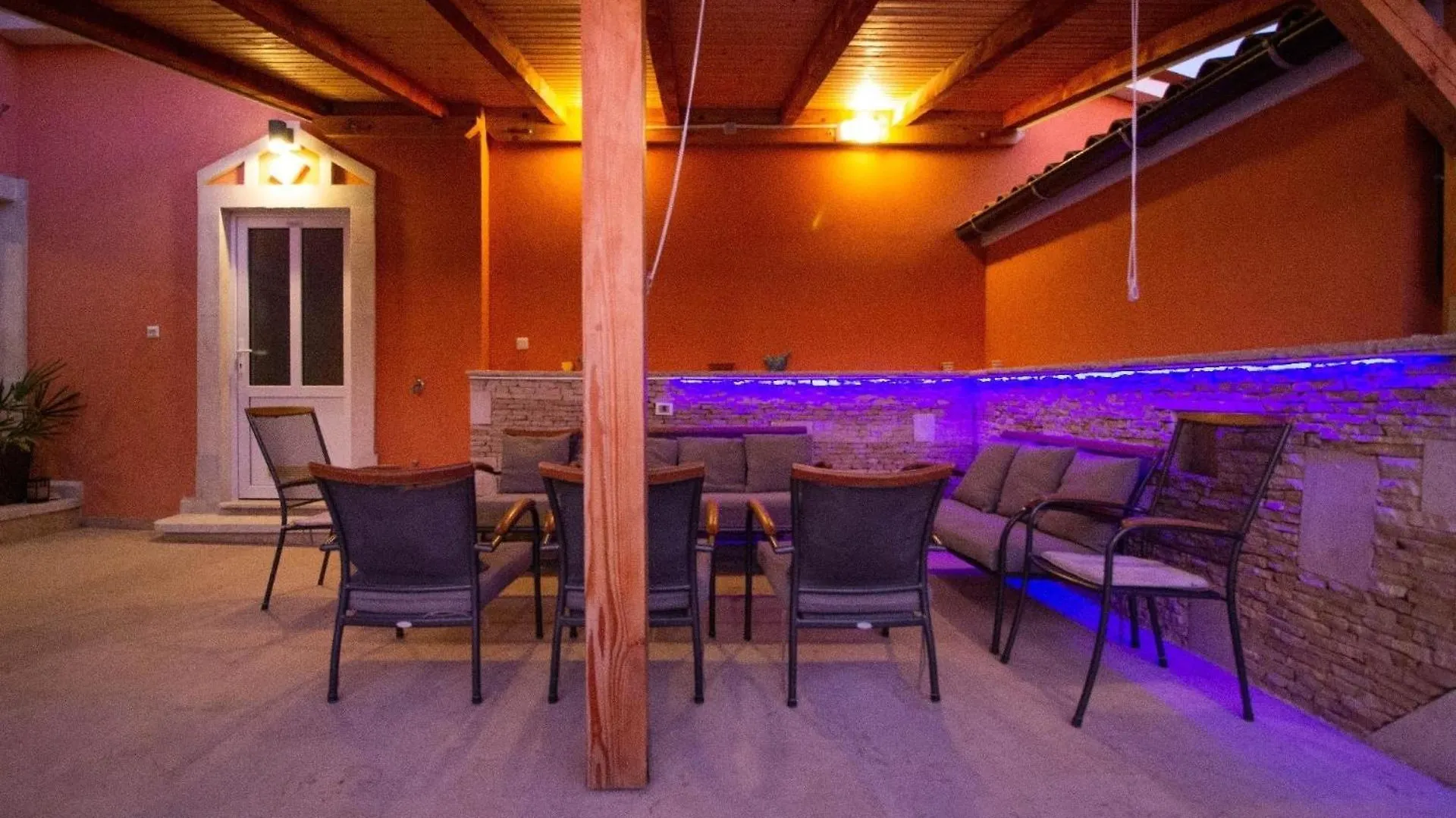 Ferienhaus Mit Privatpool Fuer 14 Personen Ca 360 Qm In Medulin, Istrien Suedkueste Von Istrien Croatia