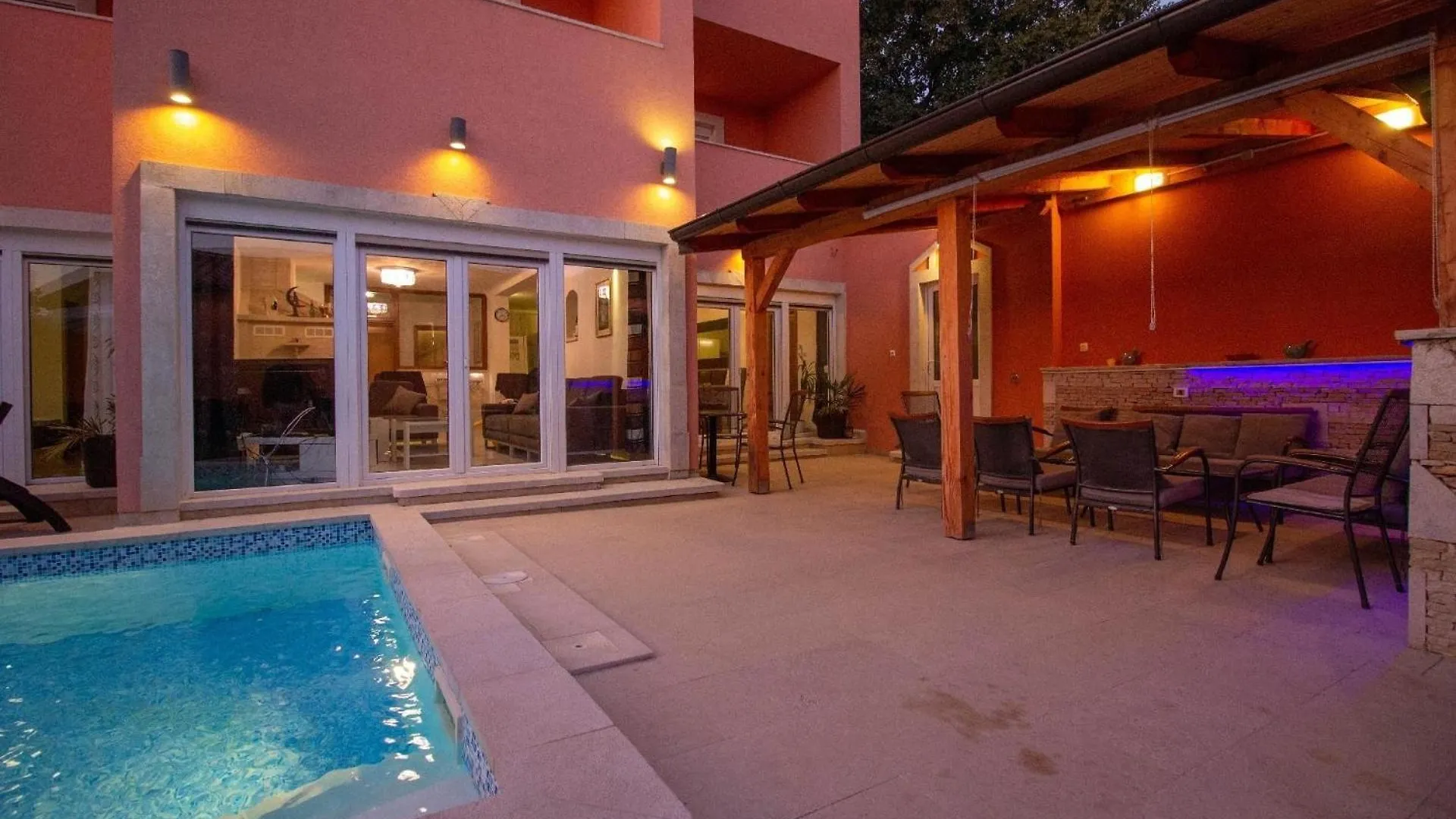 Ferienhaus Mit Privatpool Fuer 14 Personen Ca 360 Qm In Medulin, Istrien Suedkueste Von Istrien 0*, Medulin Croatia
